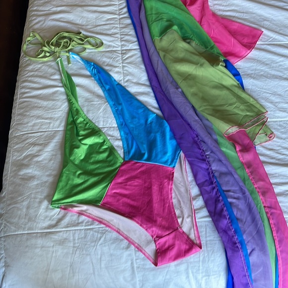 Sexy Swimwear w/ Duster - Picture 3 of 3